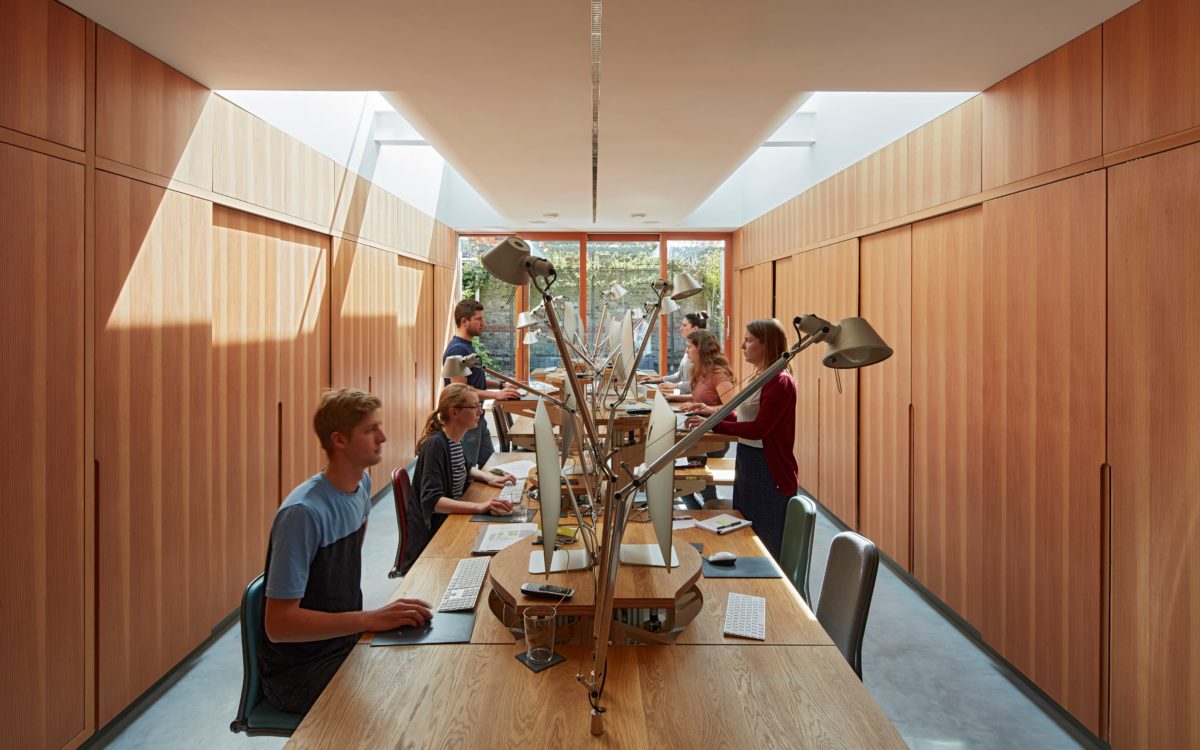 Hydraulic Workstation/ Knox Bhavan Architects
